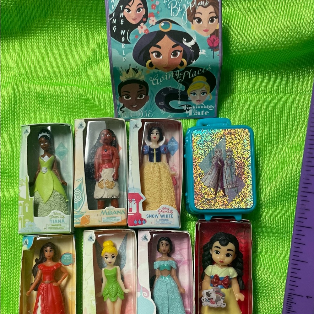9 princesses-Disney Mini Brands Collectible Toys by ZURU - Stocking Stuffers